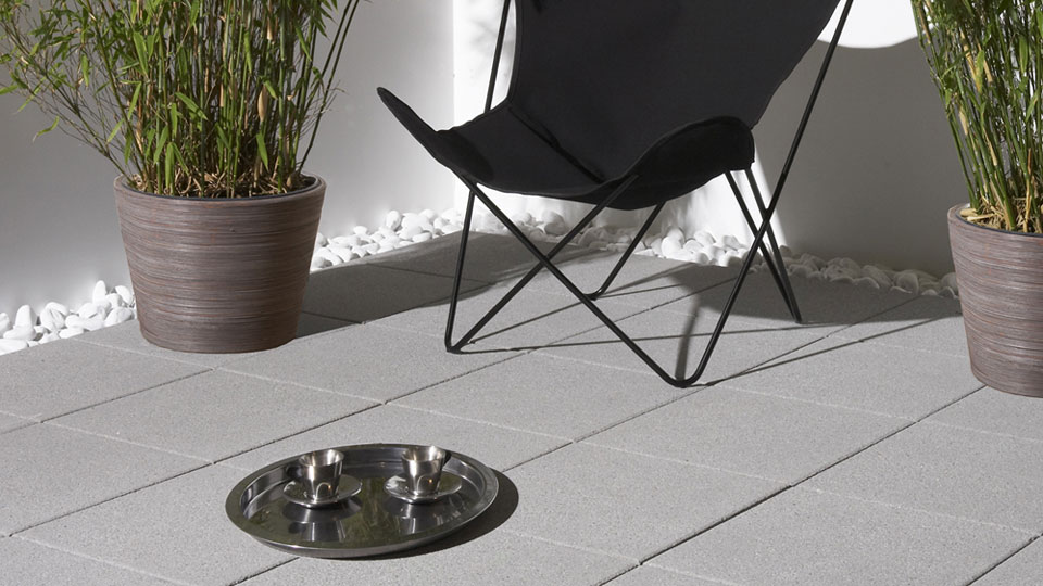 Spring Articus grau, gestrahlte, strapazierfähige Oberfläche, für Terrassen, Gartenwege und Hauszugänge. 