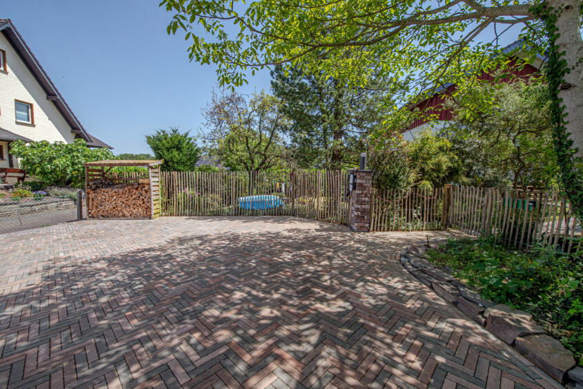 Spring Alvar rotschwarz