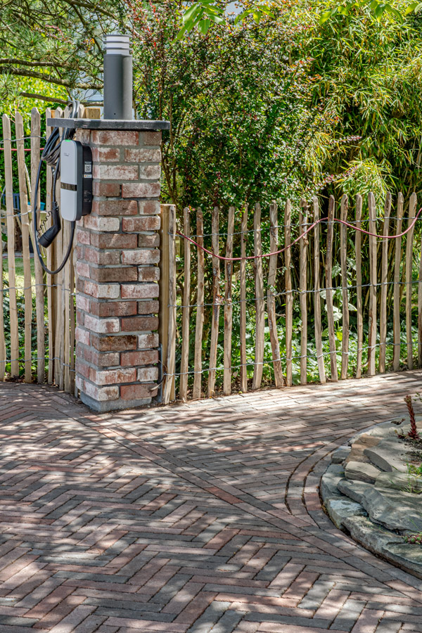 Spring Alvar rotschwarz