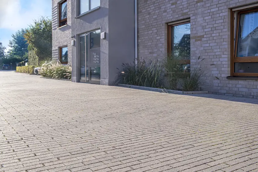 Wohnanlage Gronau, Spring Alvar braungrau.