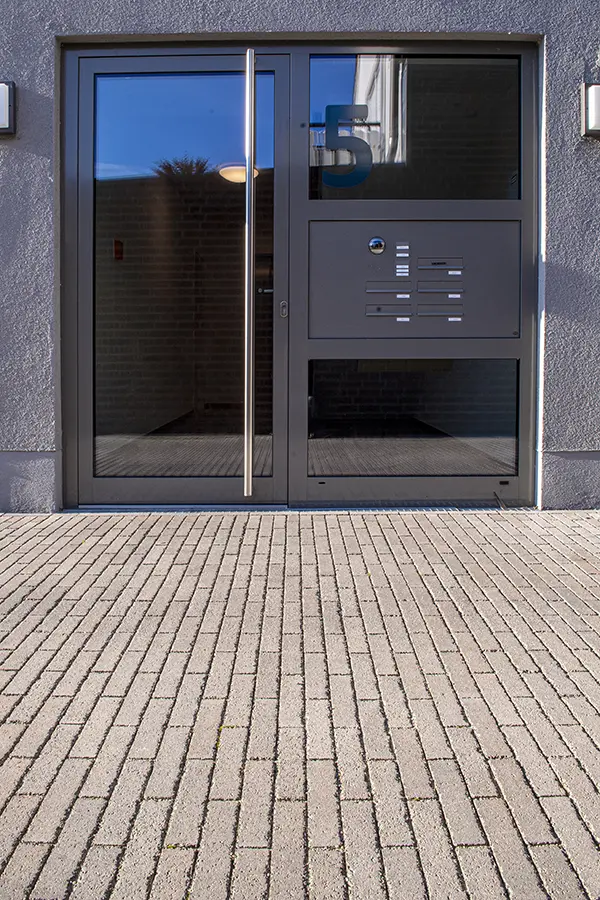 Wohnanlage Gronau, Spring Alvar braungrau.