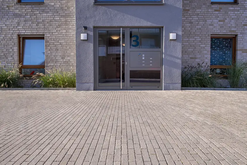 Wohnanlage Gronau, Spring Alvar braungrau.